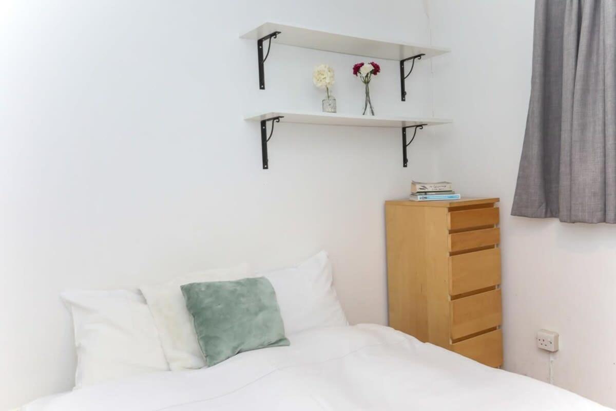 2 Bedroom Apartment In Waterloo Central 런던 외부 사진